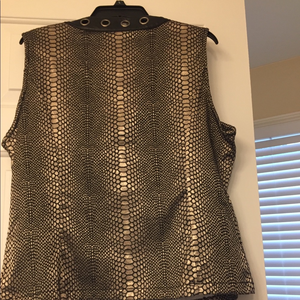 Vest - Picture 2 of 5